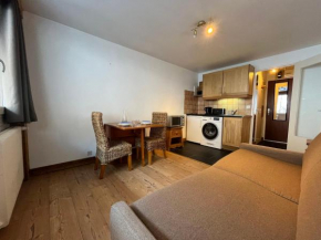 Studio cosy avec balcon, proche pistes et commodités à Val-d'Isère - FR-1-694-353